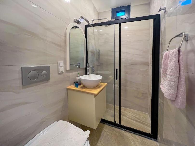 Paddys Apartments Ovacik โอลลุนเดนิซ ภายนอก รูปภาพ